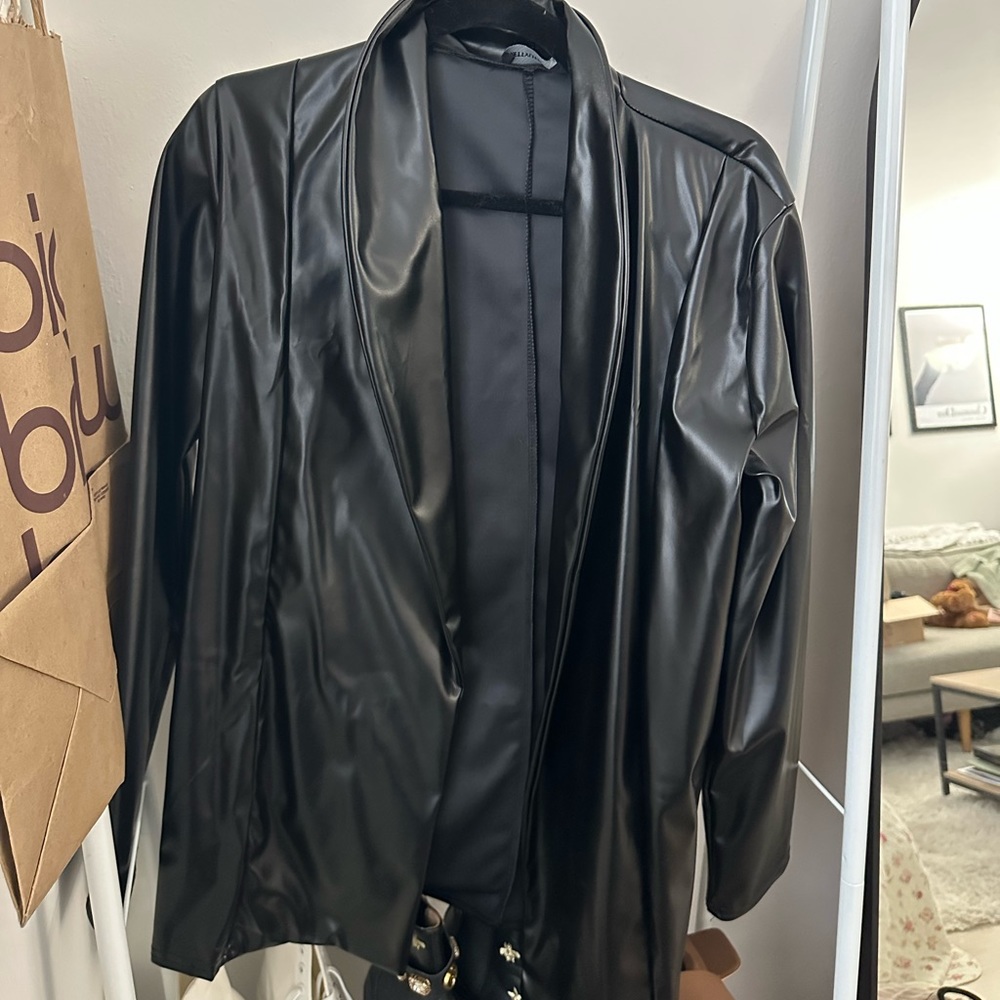 PrettyLittleThing Black Blazer